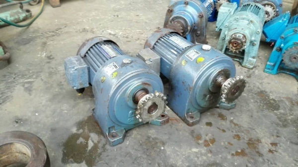 Sale>> มอเตอร์เกียร์ CPG 1 HP. 380V. อัตราทด 1:90 วิ่งเงียบ มี 2 ตัว 089-2499-123 (Line)