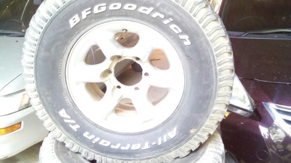 ขายด่วนล้อพร้อมยางขอบ15ยาง31 สภาพดี