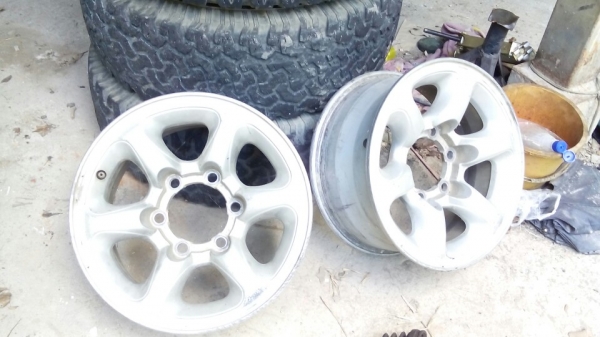 ขายด่วนล้อพร้อมยางขอบ15ยาง31 สภาพดี