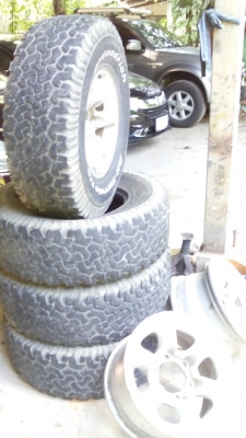 ขายด่วนล้อพร้อมยางขอบ15ยาง31 สภาพดี