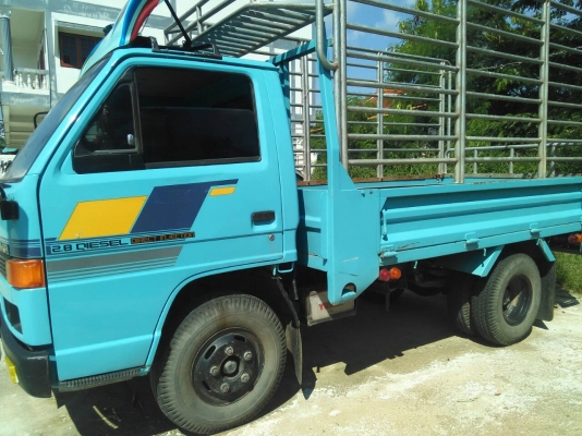หกล้อ อีซูซุ NKR 88ปี35 ไม่ดั้ม เกียร๋สั่น สภาพดีเดิมสวยกริบ (กะบะเหล็กเหมาะไปต่อดั้มได้เลย) ทะเบียนพร้อมโอน