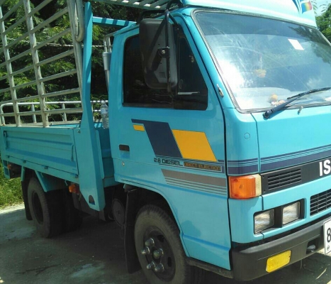 หกล้อ อีซูซุ NKR 88ปี35 ไม่ดั้ม เกียร๋สั่น สภาพดีเดิมสวยกริบ (กะบะเหล็กเหมาะไปต่อดั้มได้เลย) ทะเบียนพร้อมโอน