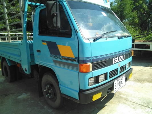 หกล้อ อีซูซุ NKR 88ปี35 ไม่ดั้ม เกียร๋สั่น สภาพดีเดิมสวยกริบ (กะบะเหล็กเหมาะไปต่อดั้มได้เลย) ทะเบียนพร้อมโอน