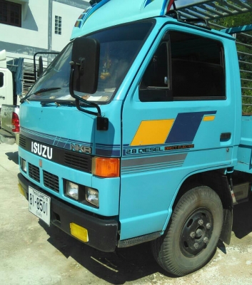 หกล้อ อีซูซุ NKR 88ปี35 ไม่ดั้ม เกียร๋สั่น สภาพดีเดิมสวยกริบ (กะบะเหล็กเหมาะไปต่อดั้มได้เลย) ทะเบียนพร้อมโอน