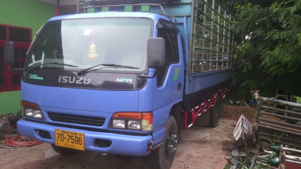 ขาย6ล้ออีซูซุ NPR130เทอร์โบว์ ปี46ยาว4.30เมตร แชชซีสวยเครื่องเดิม มีคอกเสริมข้าง เอกสารพร้อม
