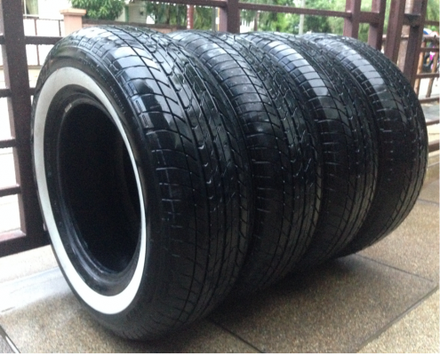 ยาง Dunlop ขอบขาว 225 70 15 ปลายปี13 ดอกเต็ม