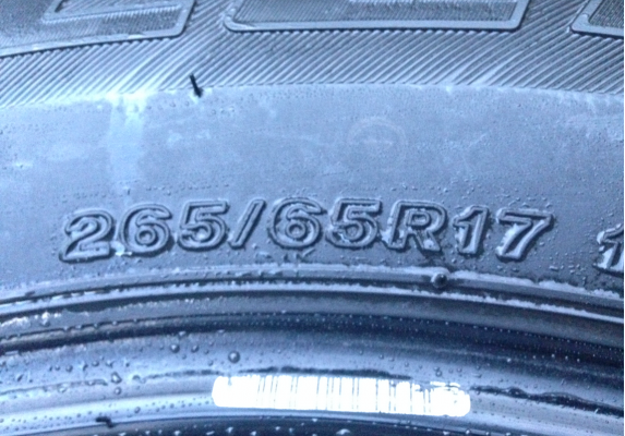 ยาง Bridgestone 265 65 17 ปี11 ดอกเต็ม พร้อมใช้งาน