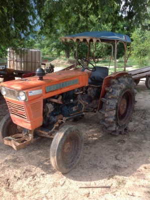 รถแทรกเตอร์คูโบต้า L240 เครื่องดีใช้งานได้เลย รถแทรกเตอร์คูโบต้า L240 เครื่องดีใช้งานได้เลย