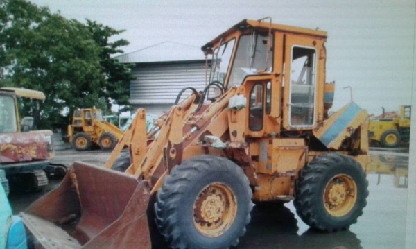 รถตักล้อยาง KOBELCO LK 300A ชั่วโมงน้อย