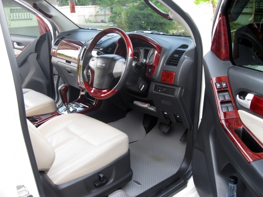 ขายรถยนต์ ISUZU รุ่น MU-X 3.0 VGS Navi ตัว Top สุด ขายรถยนต์ ISUZU รุ่น MU-X 3.0 VGS Navi ตัว Top สุด