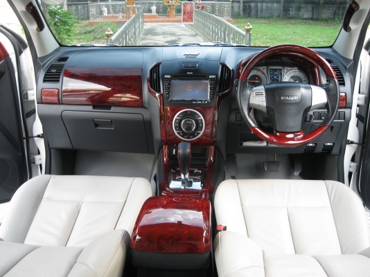 ขายรถยนต์ ISUZU รุ่น MU-X 3.0 VGS Navi ตัว Top สุด ขายรถยนต์ ISUZU รุ่น MU-X 3.0 VGS Navi ตัว Top สุด