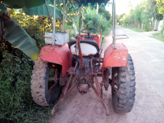 l2202 สองเพลา4x4 4WD แถมผานขุดมันใหม่  พร้อมใช้ครับราคาเบาๆ เข้าร่องอ้อยรองมัน ไถนา เข้าสวนครับ