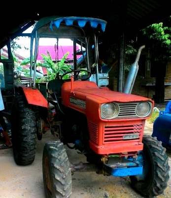 l2202 สองเพลา4x4 4WD แถมผานขุดมันใหม่  พร้อมใช้ครับราคาเบาๆ เข้าร่องอ้อยรองมัน ไถนา เข้าสวนครับ