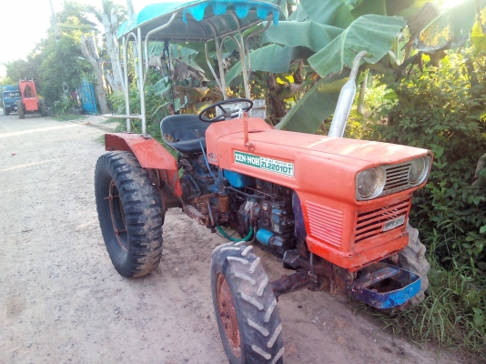 l2202 สองเพลา4x4 4WD แถมผานขุดมันใหม่  พร้อมใช้ครับราคาเบาๆ เข้าร่องอ้อยรองมัน ไถนา เข้าสวนครับ