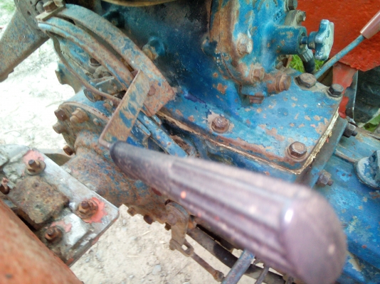 l2202 สองเพลา4x4 4WD แถมผานขุดมันใหม่  พร้อมใช้ครับราคาเบาๆ เข้าร่องอ้อยรองมัน ไถนา เข้าสวนครับ