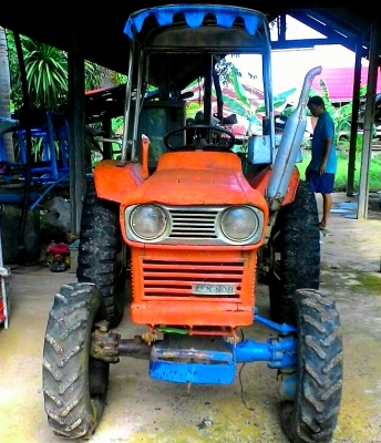 l2202 สองเพลา4x4 4WD แถมผานขุดมันใหม่  พร้อมใช้ครับราคาเบาๆ เข้าร่องอ้อยรองมัน ไถนา เข้าสวนครับ