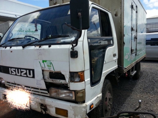 6ล้อตู้เปียก 110แรง ISUZU..รถห้างแท้ ตู้สแตนเลสยาว4ม.กว่า คัสซีสวย..