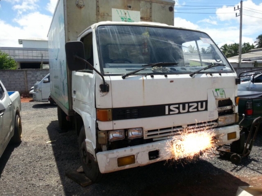 6ล้อตู้เปียก 110แรง ISUZU..รถห้างแท้ ตู้สแตนเลสยาว4ม.กว่า คัสซีสวย..