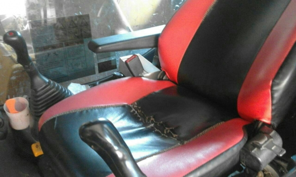 ขายรถแบคโฮ KOMATSU PC200-8 เอกสารเล่มทะเบียน ไมล์ 9200 ชม.ราคา 1600000