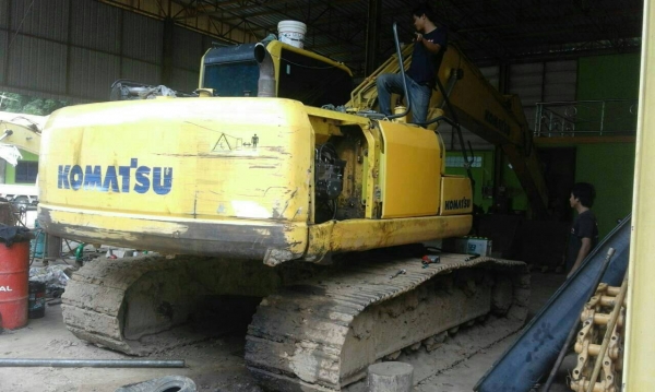ขายรถแบคโฮ KOMATSU PC200-8 เอกสารเล่มทะเบียน ไมล์ 9200 ชม.ราคา 1600000
