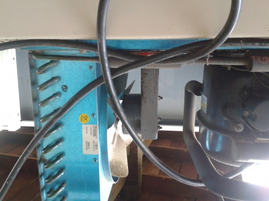 ตู้แช่ 2 ประตู มีช่องแช่แข็ง 2 ประตู สวยๆครั ตู้แช่ 2 ประตู มีช่องแช่แข็ง 2 ประตู สวยๆครั