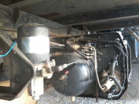 ขายHINO MEGA 144แรงตู้แห้ง5.70เมตรจดปลายปี48 รถเดิมๆ ขายHINO MEGA 144แรงตู้แห้ง5.70เมตรจดปลายปี48 รถเดิมๆ