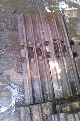 ขายใบแผ่นแทรคของรถแบคโฮ KOBELCO SK200-/// ราคาใบละ 500 บาท