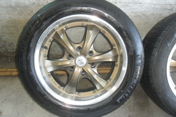 ล้อแม็ก 18นิ้ว 6รู พร้อมยางสวยๆ 4 ล้อ ราคา 8500 บาท ล้อแม็ก 18นิ้ว 6รู พร้อมยางสวยๆ 4 ล้อ ราคา 8500 บาท