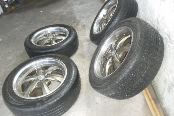 ล้อแม็ก 18นิ้ว6รุ พร้อมยาง สวยๆ 4 ล้อ ราคา 8500 บาท ล้อแม็ก 18นิ้ว6รุ พร้อมยาง สวยๆ 4 ล้อ ราคา 8500 บาท