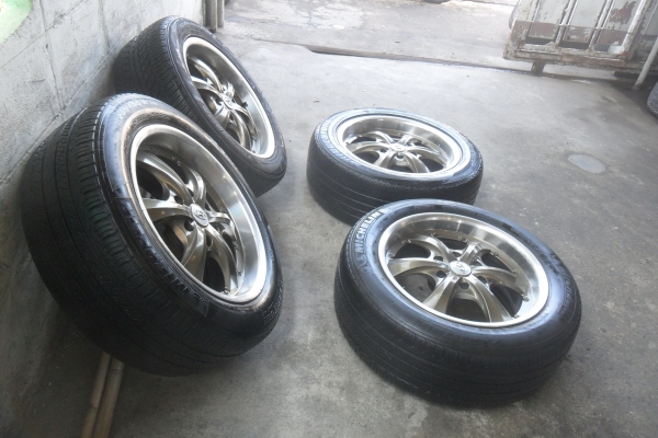 ล้อแม็ก 18นิ้ว6รุ พร้อมยาง สวยๆ 4 ล้อ ราคา 8500 บาท ล้อแม็ก 18นิ้ว6รุ พร้อมยาง สวยๆ 4 ล้อ ราคา 8500 บาท