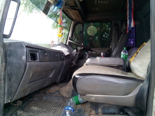 ขายรถเทนเลอร์สิบล้อ HINO  3 H  2เพลา 195 แรงรถสวยพร้อมใช้เอกสารพร้อมโอนราคา750,000 090-772-3710 090-772-3708