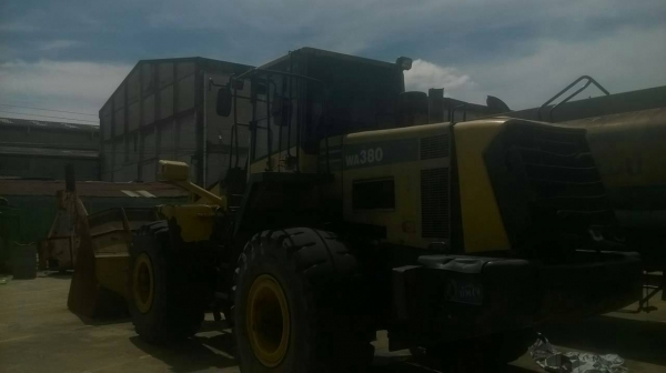 ขายรถตักล้อยาง KOMATSU  wa380-6 รถสวยพร้อมใช้เอกสารพร้อมราคา1,650,000 090-772-3710 090-772-3708