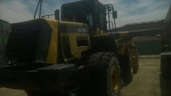 ขายรถตักล้อยาง KOMATSU  wa380-6 รถสวยพร้อมใช้เอกสารพร้อมราคา1,650,000 090-772-3710 090-772-3708
