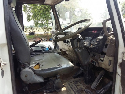 ขายรถ ISUZU Rocky ปี 47  เครื่อง 6HE1 195 แรงม้า ติดเครน UNIC 2.9 ตัน คัสซีFRR32LB