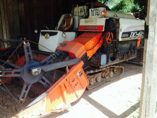 ขายรถเกี่ยวข้าว คูโบต้า รุ่น DC 60  ปี 2552 ลดราคาเหลือเพียง 225,000บาท