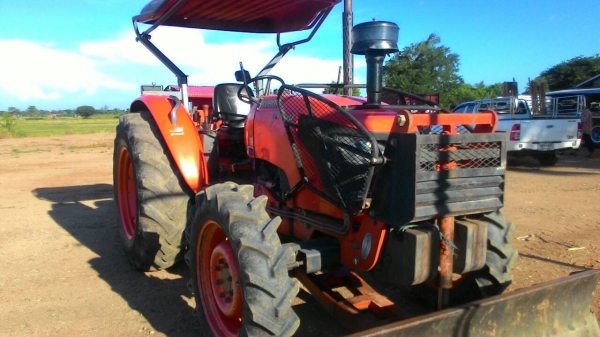 ขายรถไถ KUBOTA M 7040 สภาพดีเดิมๆพร้อมใช้งาน อุปกรณ์มีพร้อมหน้าและ หลัง