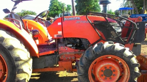 ขายรถไถ KUBOTA M 7040 สภาพดีเดิมๆพร้อมใช้งาน อุปกรณ์มีพร้อมหน้าและ หลัง