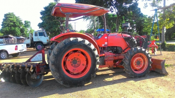 ขายรถไถ KUBOTA M 7040 สภาพดีเดิมๆพร้อมใช้งาน อุปกรณ์มีพร้อมหน้าและ หลัง