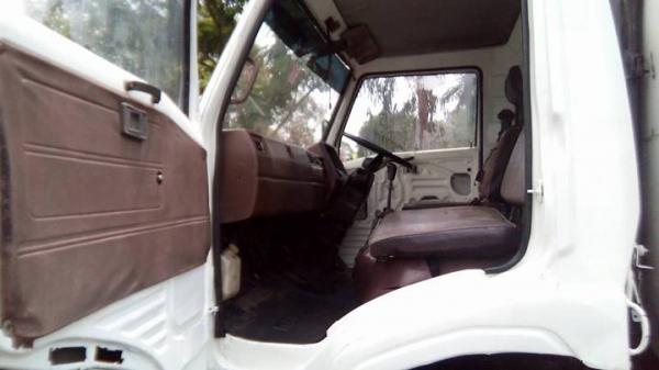 ขายรถ 6ล้อ  พร้อมเปิดข้างและหลัง  320,000 บาท