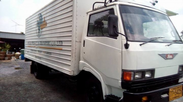 ขายรถ 6ล้อ  พร้อมเปิดข้างและหลัง  320,000 บาท