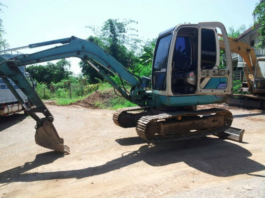 ขายรถแบคโฮ KOMATSU  pc47-7Eมีไลหัวเจาะ พร้อมเก๋งแอร์เย็นรถสวยพร้มใช้ราคา 375,000 090-772-3710 090-772-3708