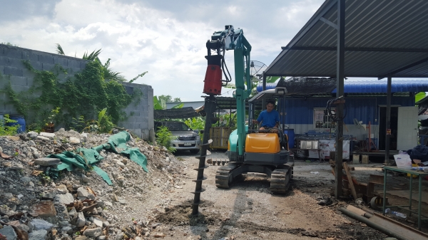 ขายรถแม็คโครสว่านเจาะดิน90000บาท