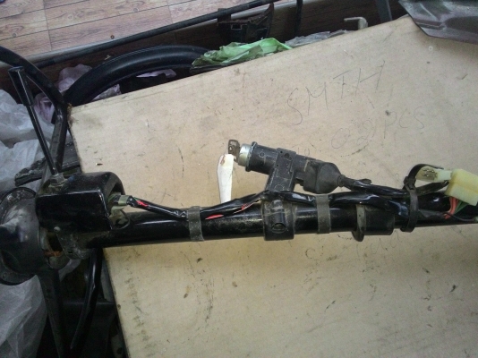 แกนวงพวงมาลัยรถจิ๊ป  ทั้งชุด กุญแจคอ  ยกเลี้ยวครับ  วงสวยๆๆ 3ก้าน