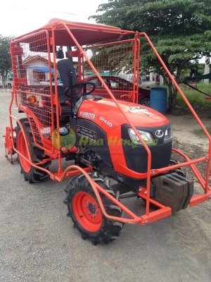 รถไถมือสองเข้าร่องอ้อย KUBOTA B2440 พร้อมโครงกันอ้อยและจอบหมุน