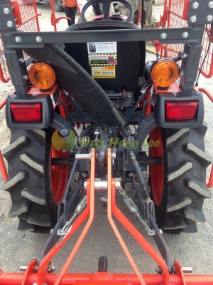 รถไถมือสองเข้าร่องอ้อย KUBOTA B2440 พร้อมโครงกันอ้อยและจอบหมุน