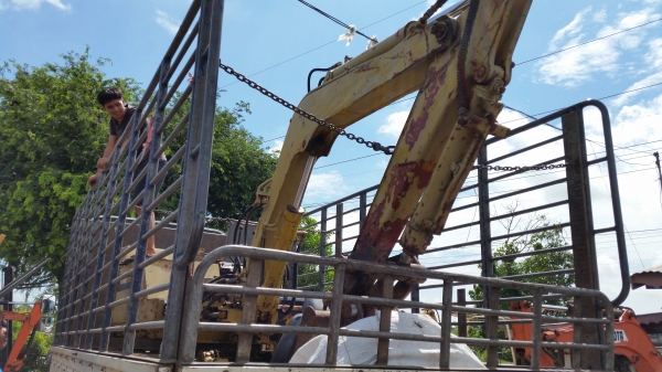 ขายด่วนรถเเม็คโครK0MATSU-PC40-2แทคเหล็กใหญ่เคื่องโครถเก่าญี่ปุ่นแท้ไม่เคยใช้งานเมืองไทยเลยรถดีพร้อมใช้ส่งให้ฟรีๆ