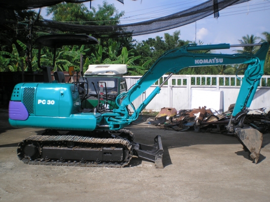 ขายแบคโฮKOMATSU PC 30-7   พร้อมใช้งาน  มีไลหัวเจาะ
