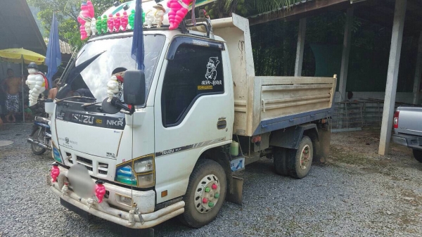 6 ล้อดั้มเล็ก( ปี  49 ) พร้อมใช้งาน  เล่มติดมือ  ....สอบถามได้