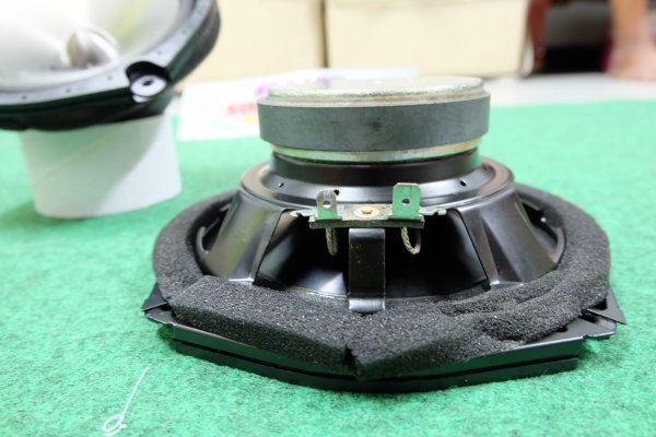 ลำโพง Clarion ตระกูล Sound Reflex รุ่น SRT1700S  ลำโพงเสียงกลาง