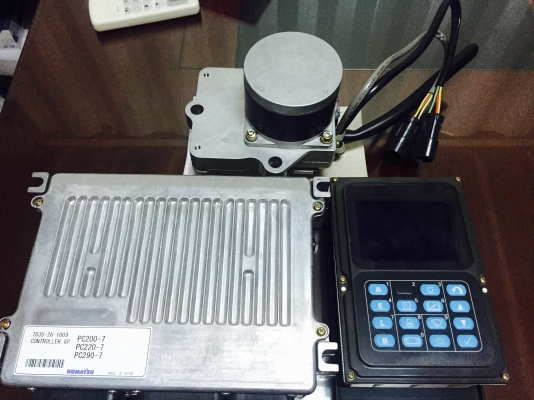 ขาย กล่อง จอ มอเตอร์คันเร่งKOMATSU PC200-7 ของใหม่